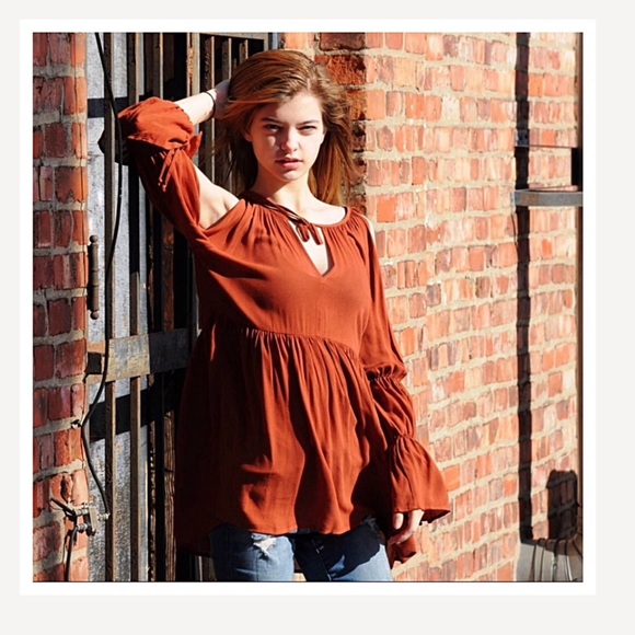 ✨HP✨Burnt Orange Slit Sleeve Tunic Top - Picture 5 of 6